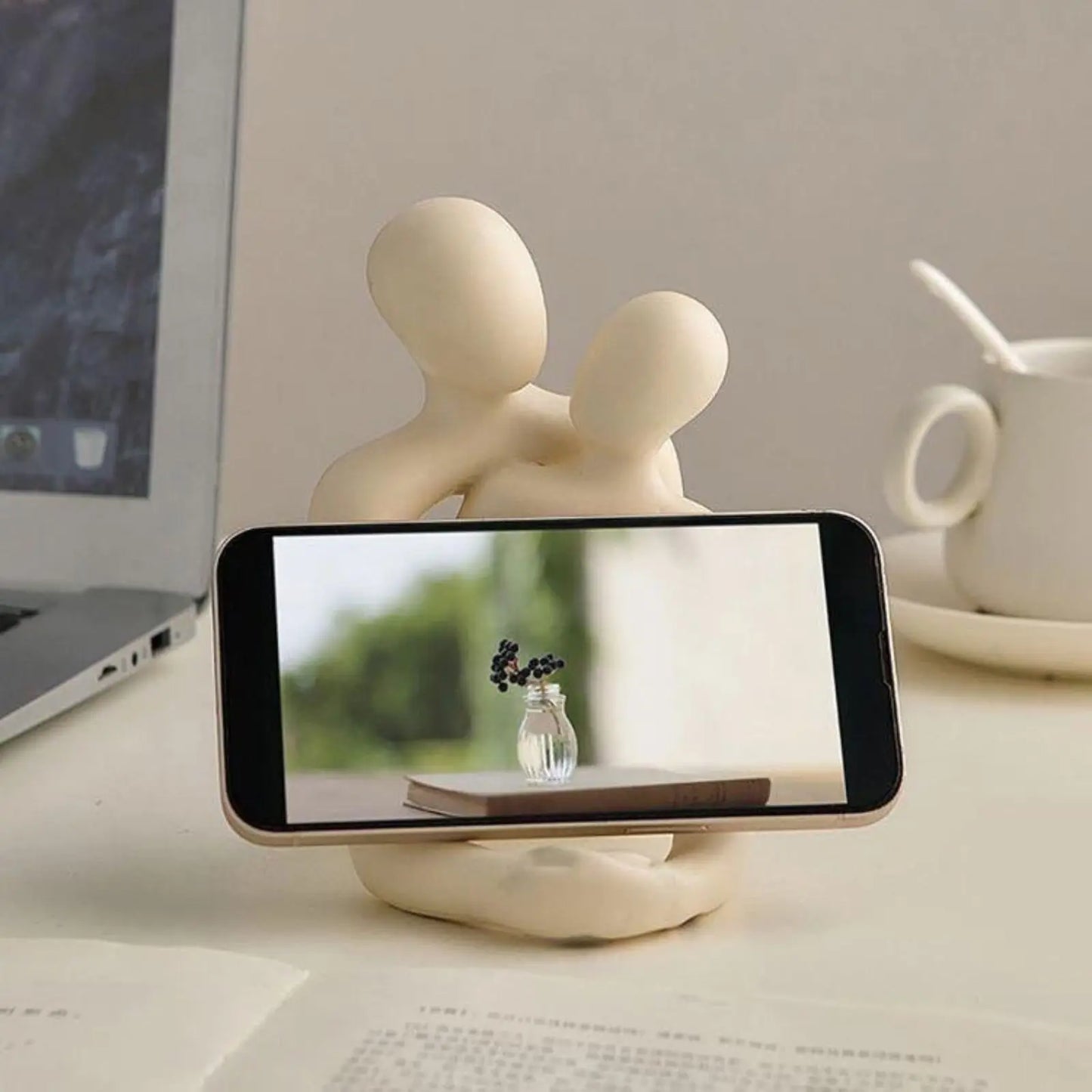 Heartwarming Loving Couple Resin Statue: A Timeless Home Accessory for Modern Interior Design Accents